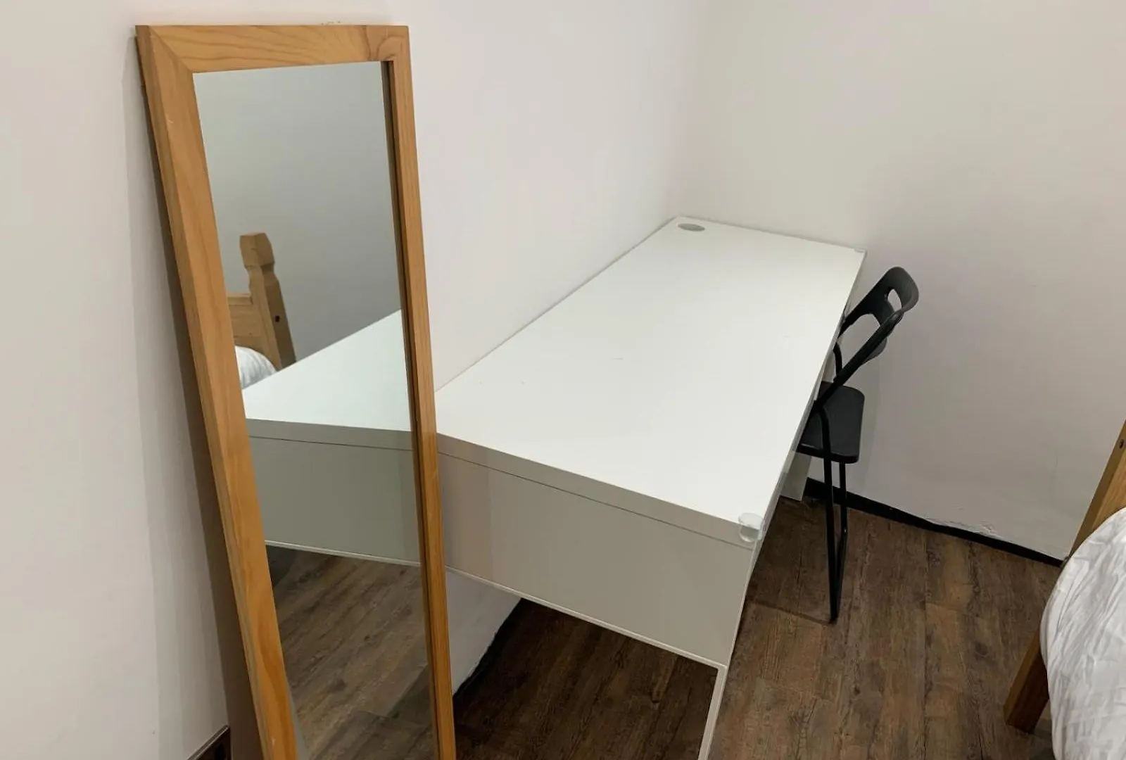 Privat bolig Private Room, Renovated With Large Size White Desk In Se9 6Pg London