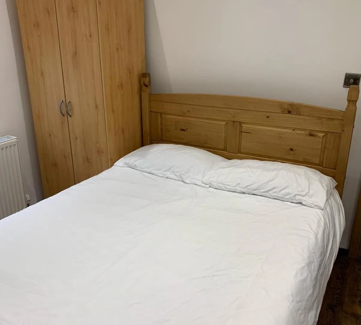 Homestay Private Room, Renovated With Large Size White Desk In Se9 6Pg London United Kingdom