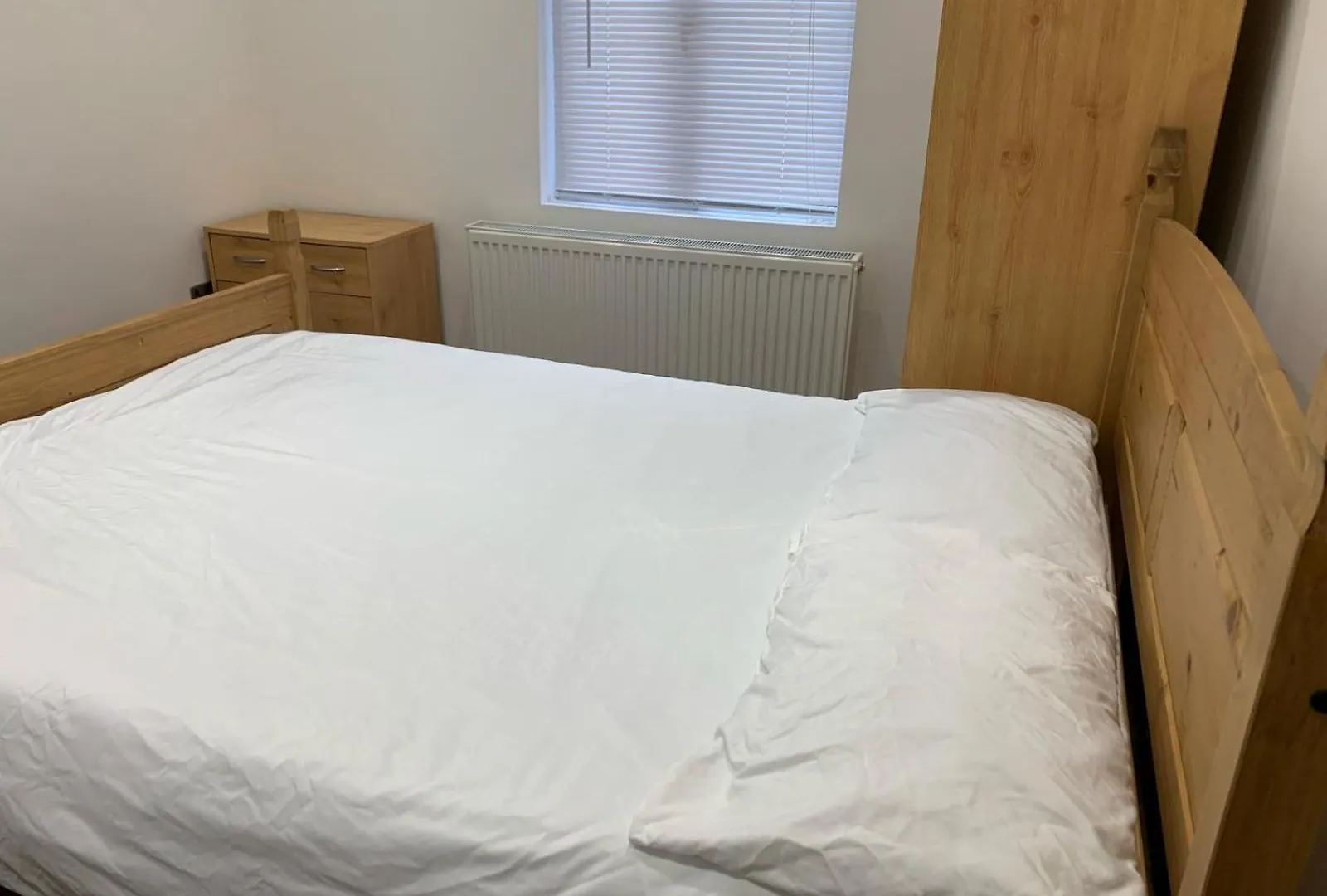 Private Room, Renovated With Large Size White Desk In Se9 6Pg London 0*,  United Kingdom