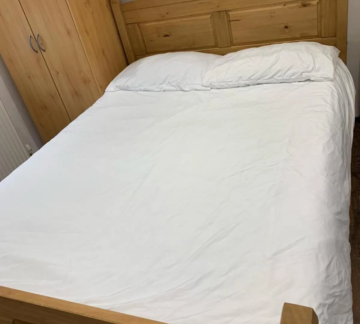 Private Room, Renovated With Large Size White Desk In Se9 6Pg London