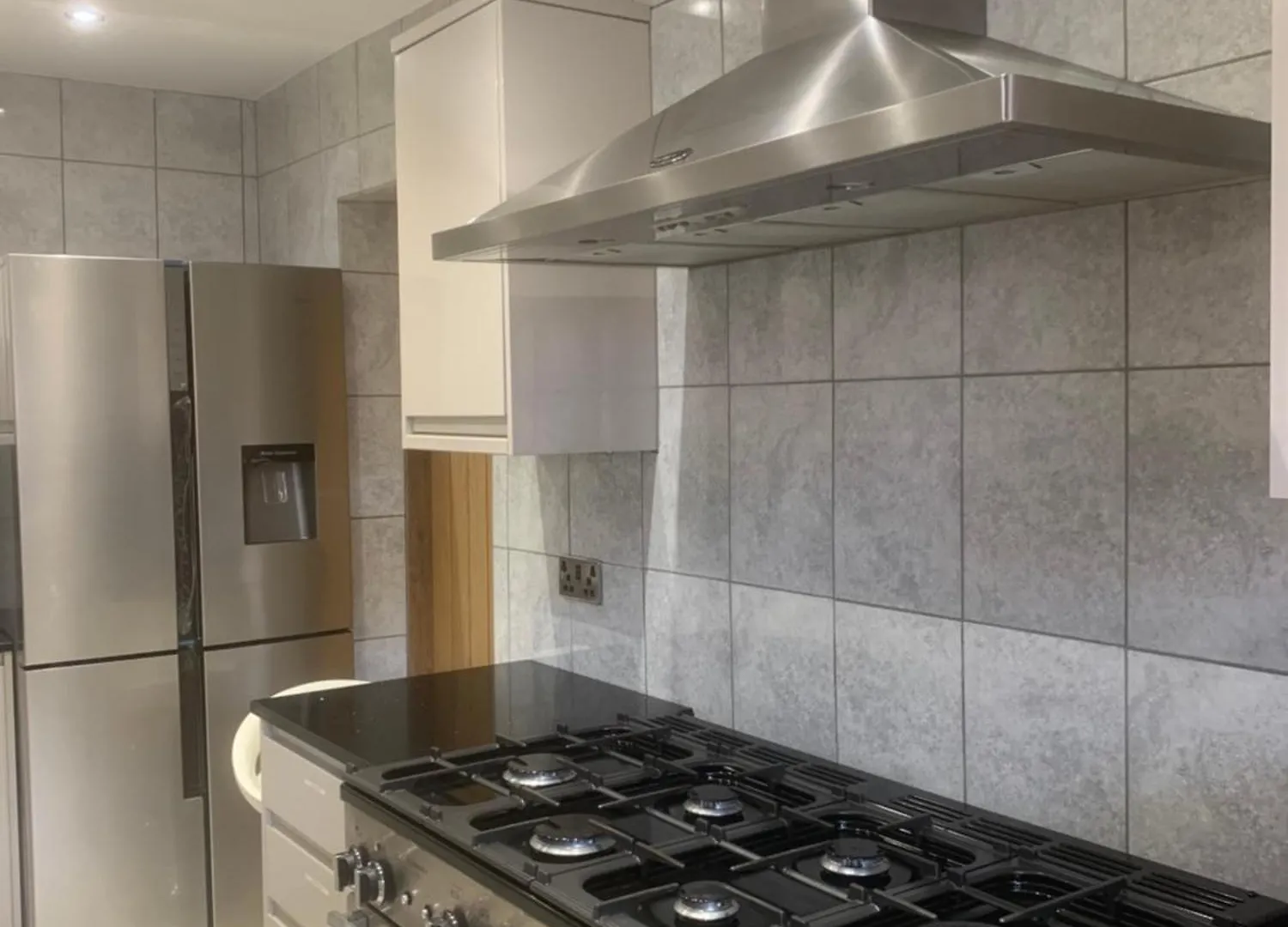 Private Room, Renovated With Large Size White Desk In Se9 6Pg London United Kingdom