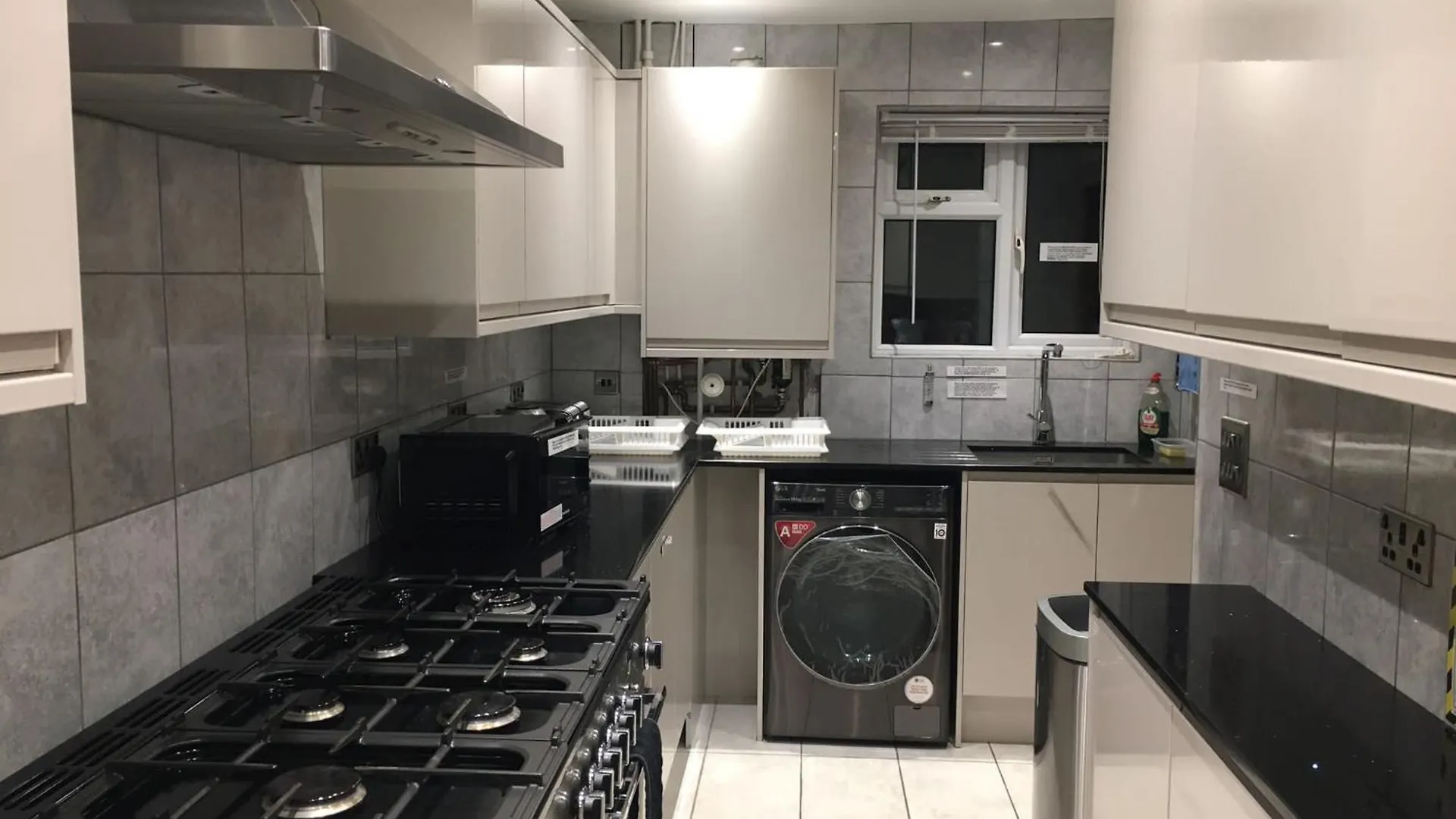 Private Room, Renovated With Large Size White Desk In Se9 6Pg London Homestay